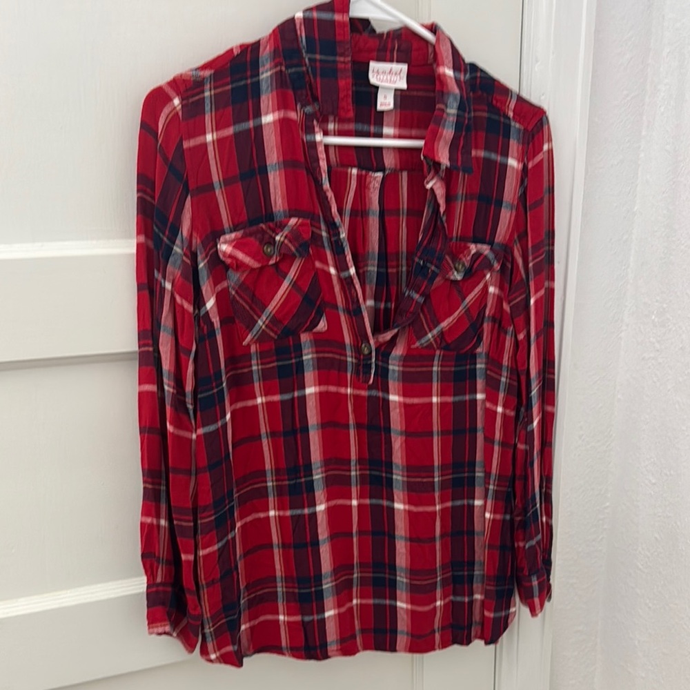 American Eagle Outfitters Red and Black Plaid Shirt